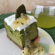 🍵抹茶のスフレチーズケーキ(🥝キウイソース添え)