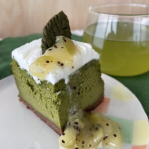 🍵抹茶のスフレチーズケーキ(🥝キウイソース添え)