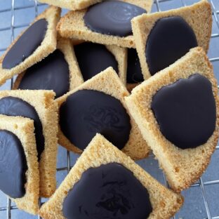 材料が3つでチョコレートは作れるのでしょうか？