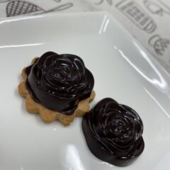 自家製ハニーチョコをチョコレートモールドに流す検証