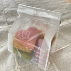 米粉クッキー生地ならではの着色方法。