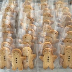 身近にある道具を使ってクッキーの顔を描いてみる